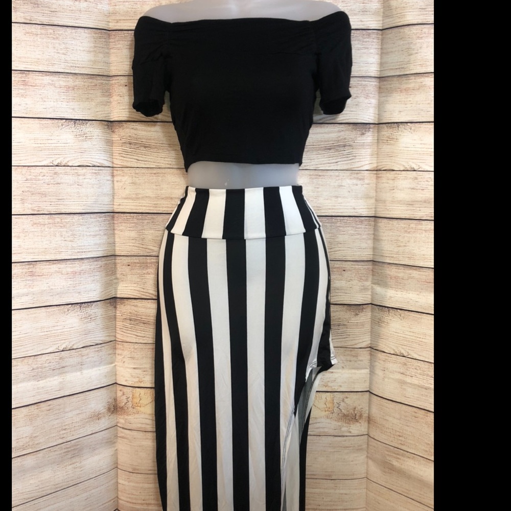 VALL *like new* leggy skirt